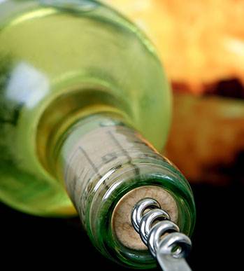 white wine tasting